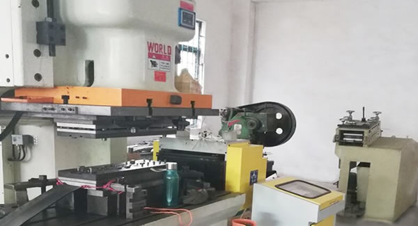 富二代成人斗音五金新增合頁生產設備,能生產8-10MM厚度的合頁?