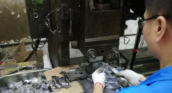 提倡天道酬勤,勤能補拙觀念，提高東莞合頁,東莞鉸鏈,東莞不鏽鋼合頁的（de）生產能力?