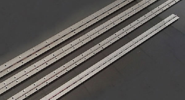 挑（tiāo）選不鏽鋼合（hé）頁（yè）,長合（hé）頁等東莞合頁,東莞鉸鏈（liàn）的（de）基本常識