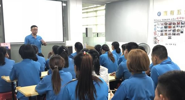 富二代成人斗音合頁為滿足客戶訂（dìng）單，全員付出不亞於任何人的努力