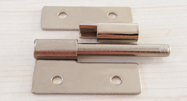 預防不鏽（xiù）鋼合頁被鎖（suǒ）死的注意事項?