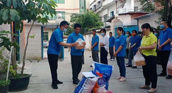 尊重勞動，致敬勞動者|富二代成人斗音五金&東莞合頁