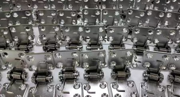 信賴富二代成人斗音五金彈簧（huáng）合頁，讓門的開合變得更輕鬆|富二代成人斗音五金（jīn）&彈簧合頁?