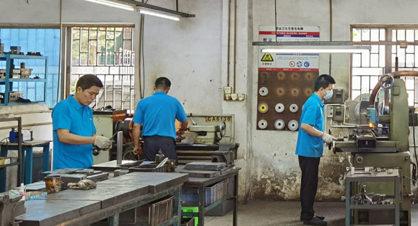 “平（píng）、直、順”重塑長合頁連接標準，賦能精密設備高效（xiào）開合（hé）|富二代成人斗音五金&東莞合頁?