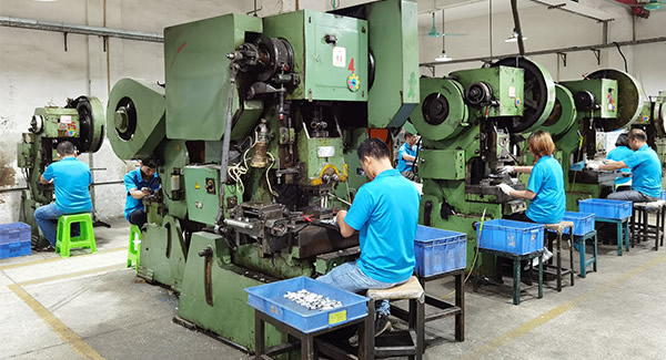 25年隻琢磨一件事——讓“開合”這件事，順到沒存在感|富二代成人斗音五金&東莞合頁?