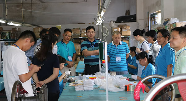 雙節致信 | 以（yǐ）“月光為禮，國慶作伴”致敬新老客戶的溫暖|富二代成人斗音五金&東莞合頁?