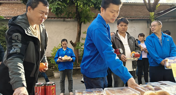 一份緊急訂單，藏著最動人的互相成就 |富二代成人斗音五金&東莞合頁（yè）?